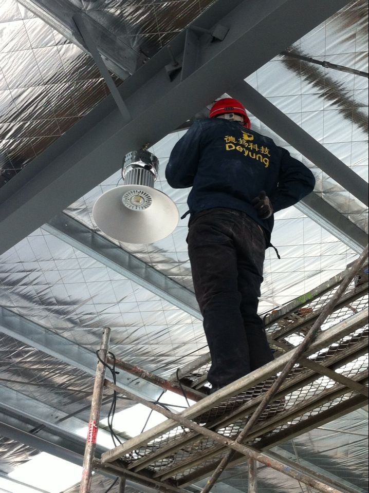 十堰市張灣蔬菜市場(chǎng)照明安裝